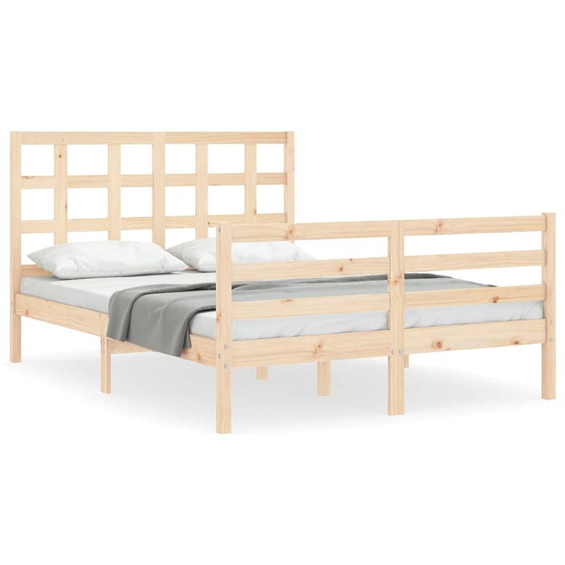 Foto van The living store massief grenenhouten bedframe - 205.5 x 125.5 x 100 cm - functioneel hoofd- en voeteneinde