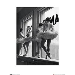 Foto van Kunstdruk time life ballerinas in window 60x80cm