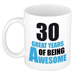 Foto van 30 great years of being awesome cadeau mok / beker wit en blauw - feest mokken