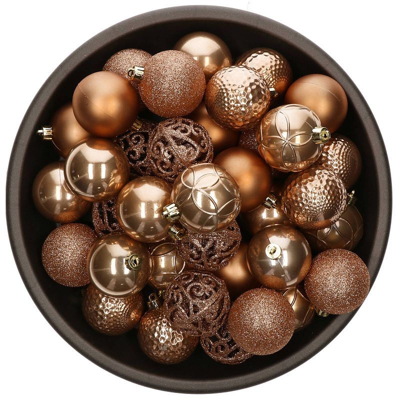 Foto van 37x stuks kunststof kerstballen camel bruin 6 cm glans/mat/glitter mix - kerstbal