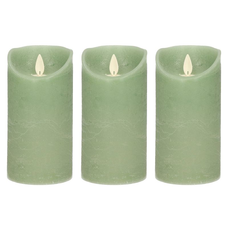 Foto van 3x jade groene led kaarsen / stompkaarsen met bewegende vlam 15 cm - led kaarsen