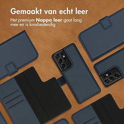 Foto van Accezz premium leather 2 in 1 wallet bookcase samsung galaxy s21 ultra telefoonhoesje blauw