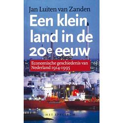 Foto van Een klein land in de 20e eeuw - vantoen.nu