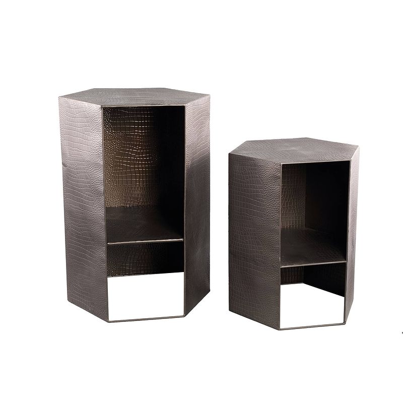 Foto van Ptmd dilay black iron hexagon sidetable with shelve sv2