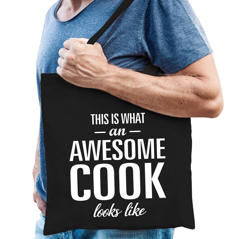 Foto van Awesome cook / kok cadeau tas zwart voor heren - feest boodschappentassen