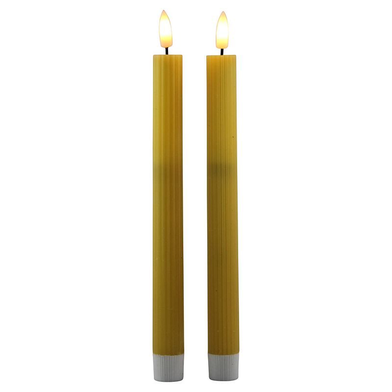 Foto van Magic flame led dinerkaarsen - 2x st - geel - 25,5 cm - led kaarsen