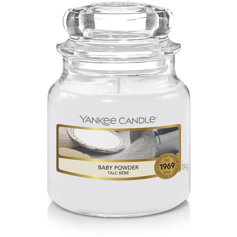 Foto van Yankee candle geurkaars small baby powder - 9 cm / ø 6 cm