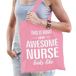 Foto van Cadeau tas voor verpleegkundige - roze - katoen - 42 x 38 cm - awesome nurse - feest boodschappentassen
