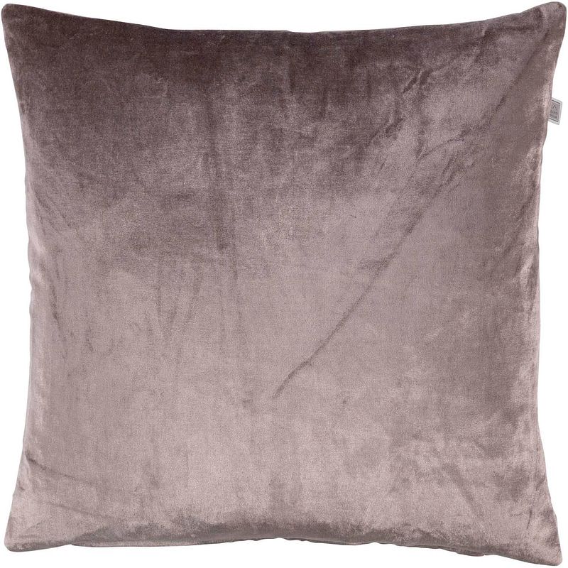 Foto van Dutch decor cido - kussenhoes velvet taupe 45x45 cm - bruin