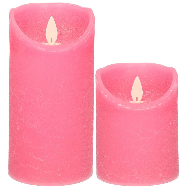 Foto van Anna collection led kaarsen - 2x stuks - fuchsia roze - 10 en 15 cm - led kaarsen