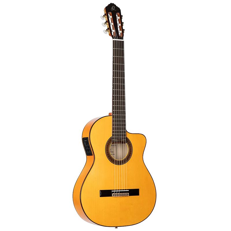 Foto van Ortega traditional series rce270ft full-size guitar natural elektrisch-akoestische klassieke gitaar met gigbag