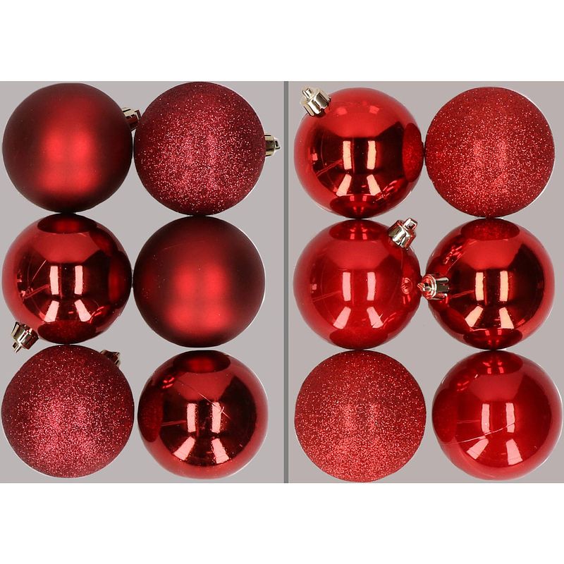 Foto van 12x stuks kunststof kerstballen mix van donkerrood en rood 8 cm - kerstbal