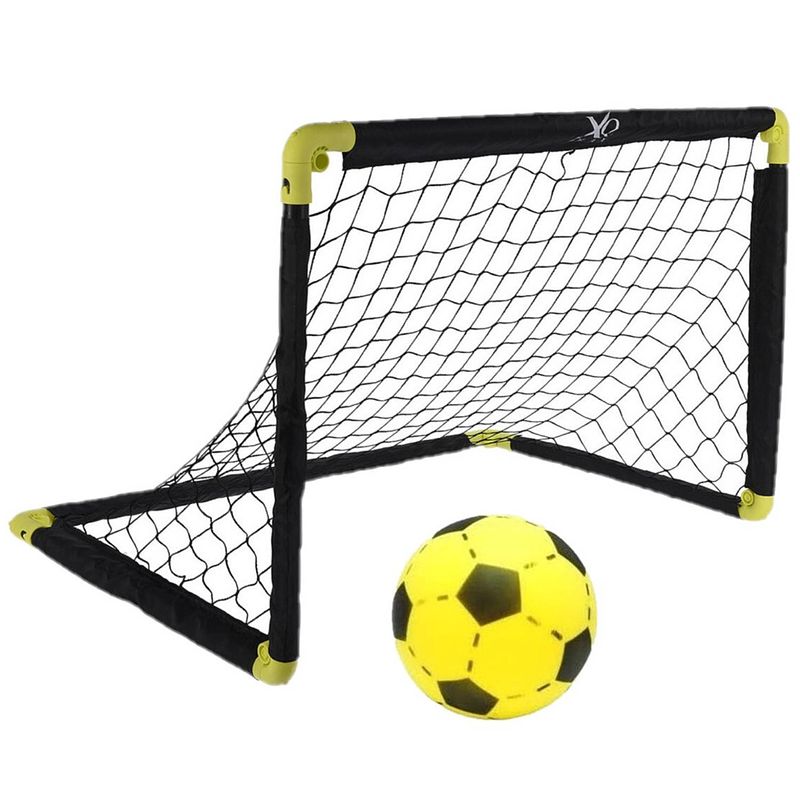 Foto van Set van 2x stuks voetbalgoals/voetbaldoelen uitklapbaar 50 x 44 cm met foam bal - voetbaldoel