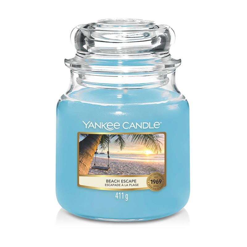 Foto van Yankee candle geurkaars medium beach escape - 13 cm / ø 11 cm