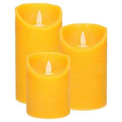 Foto van Led kaarsen/stompkaarsen - set 3x - oker geel - h10, h12,5 en h15 cm - bewegende vlam - led kaarsen