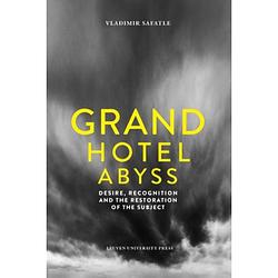 Foto van Grand hotel abyss - figures of the uncon