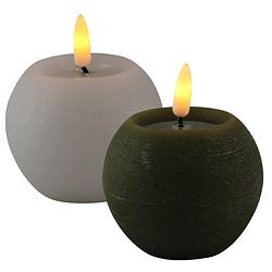 Foto van Led kaarsen/bolkaarsen - 2x- rond - olijf groen en wit -d8 x h7,5 cm - led kaarsen
