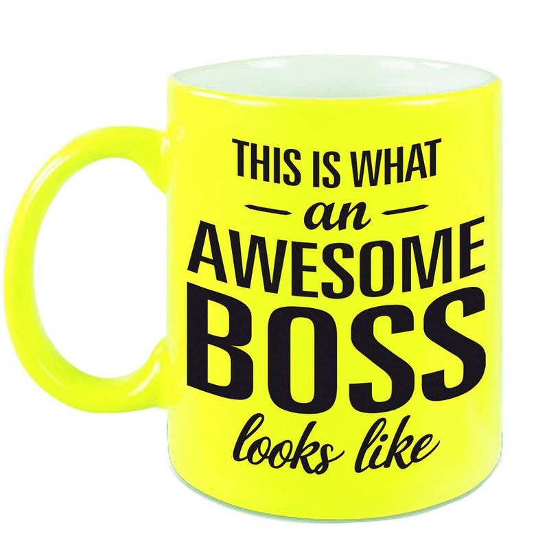 Foto van Awesome boss cadeau mok / beker voor baas neon geel 330 ml - feest mokken