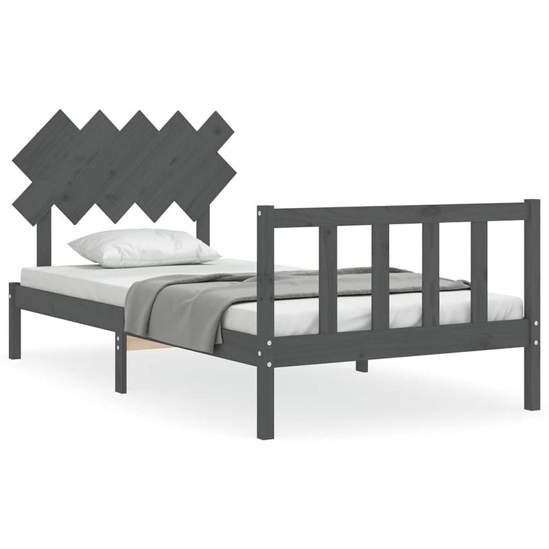 Foto van The living store massief grenenhouten bedframe - grijs - 205.5 x 105.5 x 81 cm - multiplex lattenbodem