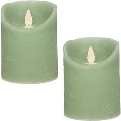 Foto van 2x jade groene led kaarsen / stompkaarsen met bewegende vlam 10 cm - led kaarsen