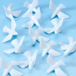 Foto van 60x plastic duifjes voor bruiloft decoratie - feestdecoratievoorwerp