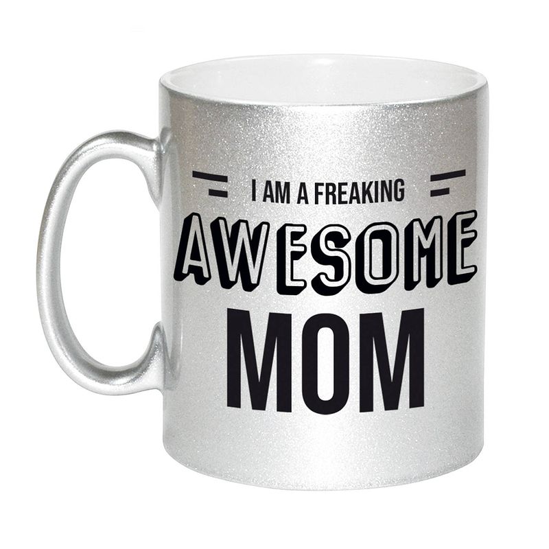 Foto van Moeder cadeau zilveren mok / beker i am a freaking awesome mom - feest mokken