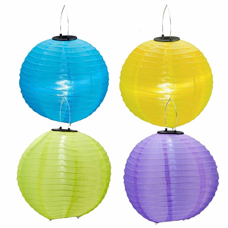 Foto van 4x stuks gekleurde buiten/tuin party solar lampionnen van 30 cm - lampionnen