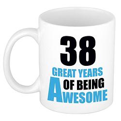 Foto van 38 great years of being awesome cadeau mok / beker wit en blauw - feest mokken