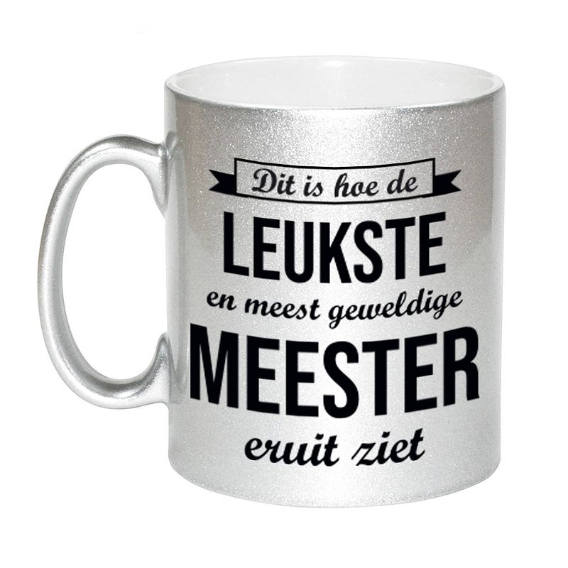 Foto van Zilveren leukste en meest geweldige meester cadeau koffiemok / theebeker 330 ml - feest mokken