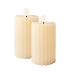 Foto van Lumineo led kaarsen - 2x st - creme wit ribbel- d7,5 x h15 cm - timer - led kaarsen