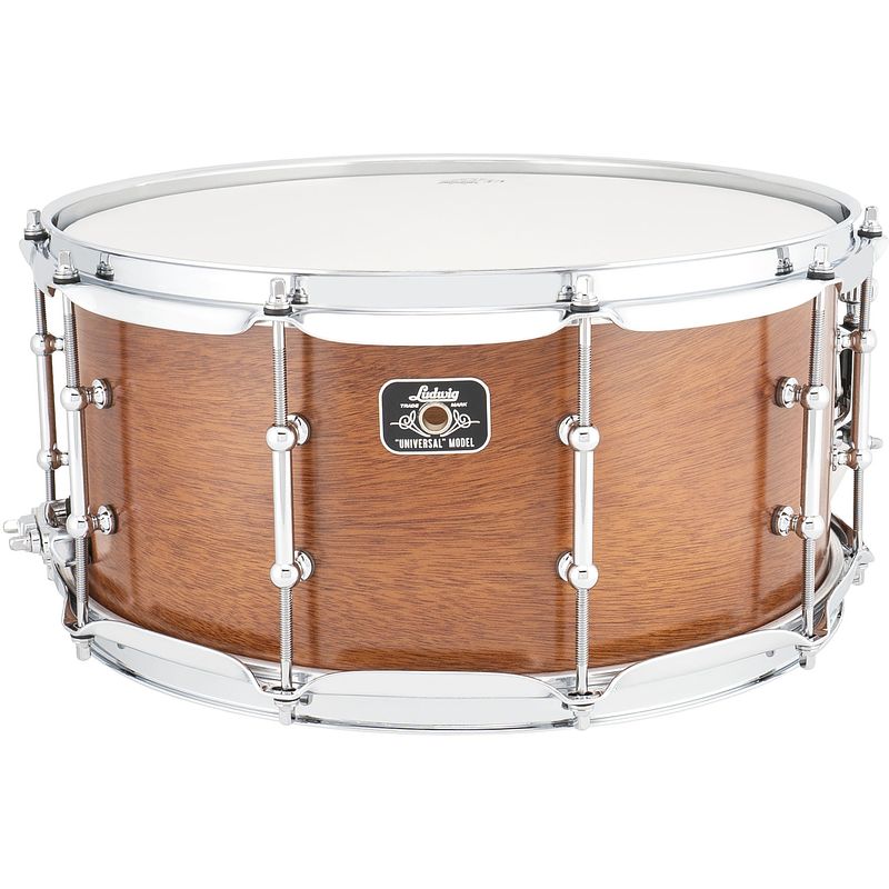 Foto van Ludwig lu6514ma universal wood mahogany 14 x 6.5 inch snaredrum