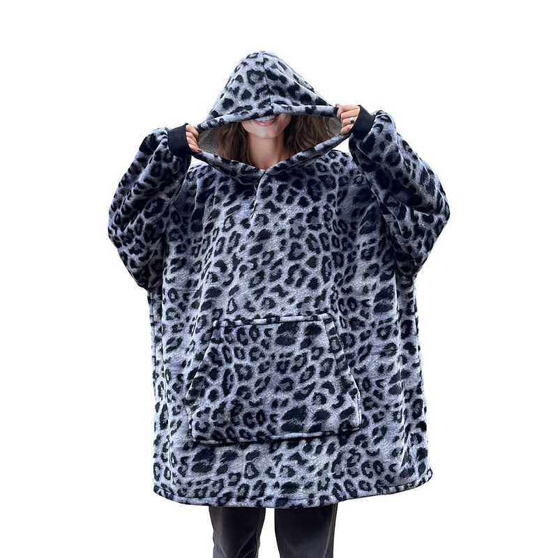 Foto van Linnick hoodie flanel fleece deken met mouwen leopard - zwart wit