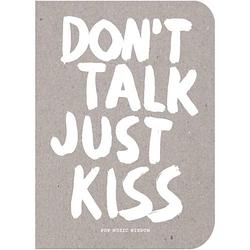 Foto van Don'st talk just kiss