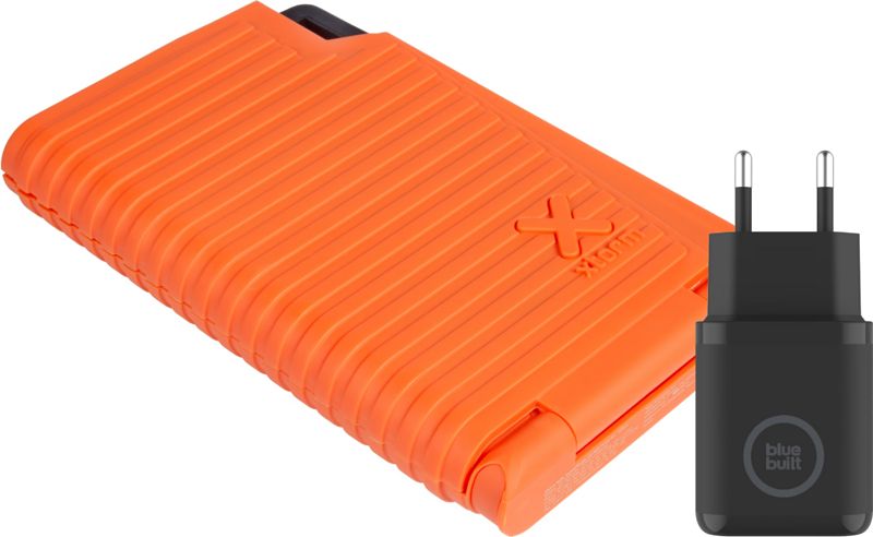 Foto van Xtorm rugged solar powerbank 10.000 mah power delivery en quick charge + bluebuilt oplader