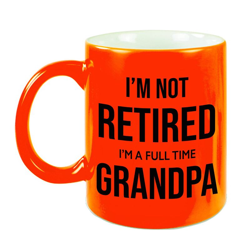 Foto van Im not retired im a full time grandpa pensioen mok / beker neon oranje afscheidscadeau 330 ml - feest mokken