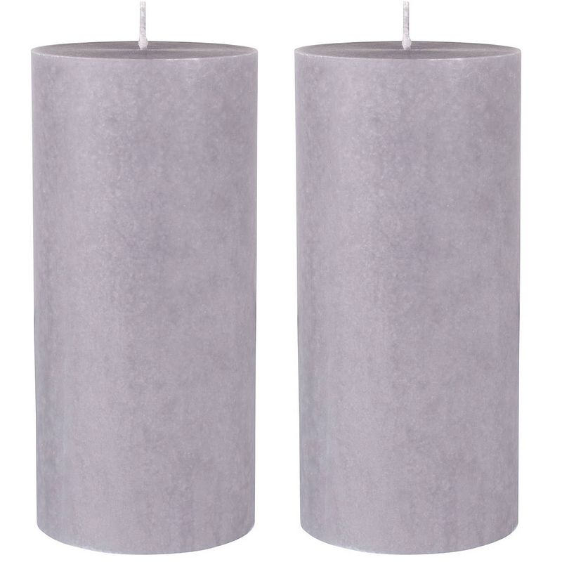 Foto van 2x stuks grijze cilinder kaarsen /stompkaarsen 15 x 7 cm 50 branduren sfeerkaarsen grijs - stompkaarsen