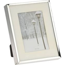 Foto van Fotolijstje/fotoframe 17 x 22 cm met zilver metalen rand - fotolijsten