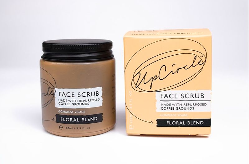 Foto van Upcircle coffee face scrub - floral blend for sensitive skin