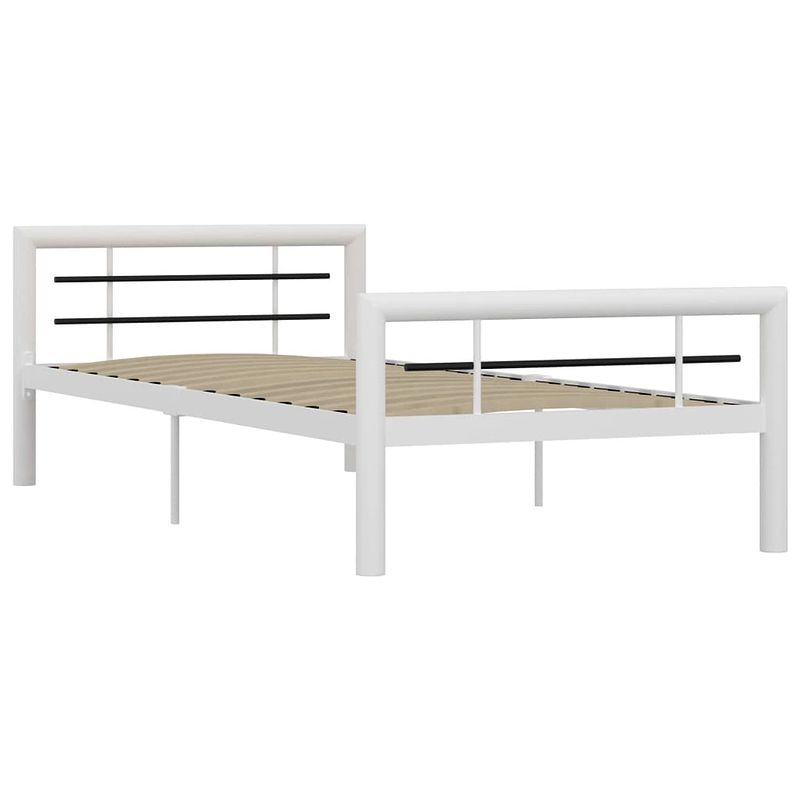 Foto van The living store metalen bedframe - elegant - klassiek - bedden - 100x200 cm - sterke lattenbodem - massieve