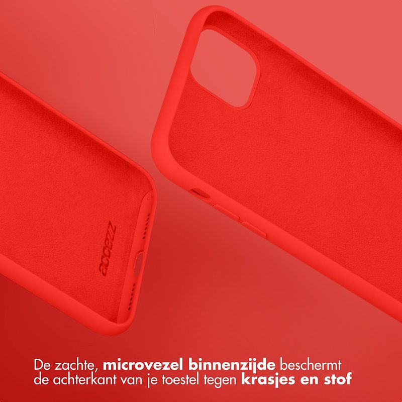 Foto van Accezz liquid silicone backcover samsung galaxy z fold 5 telefoonhoesje rood