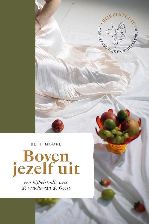 Foto van Boven jezelf uit - beth moore - paperback (9789464250664)