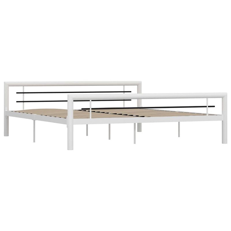 Foto van The living store metalen bedframe - elegant en klassiek - bed - 180x200 cm - ken- massieve constructie