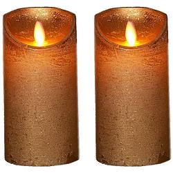 Foto van 2x gouden led kaarsen / stompkaarsen 15 cm - luxe kaarsen op batterijen met bewegende vlam