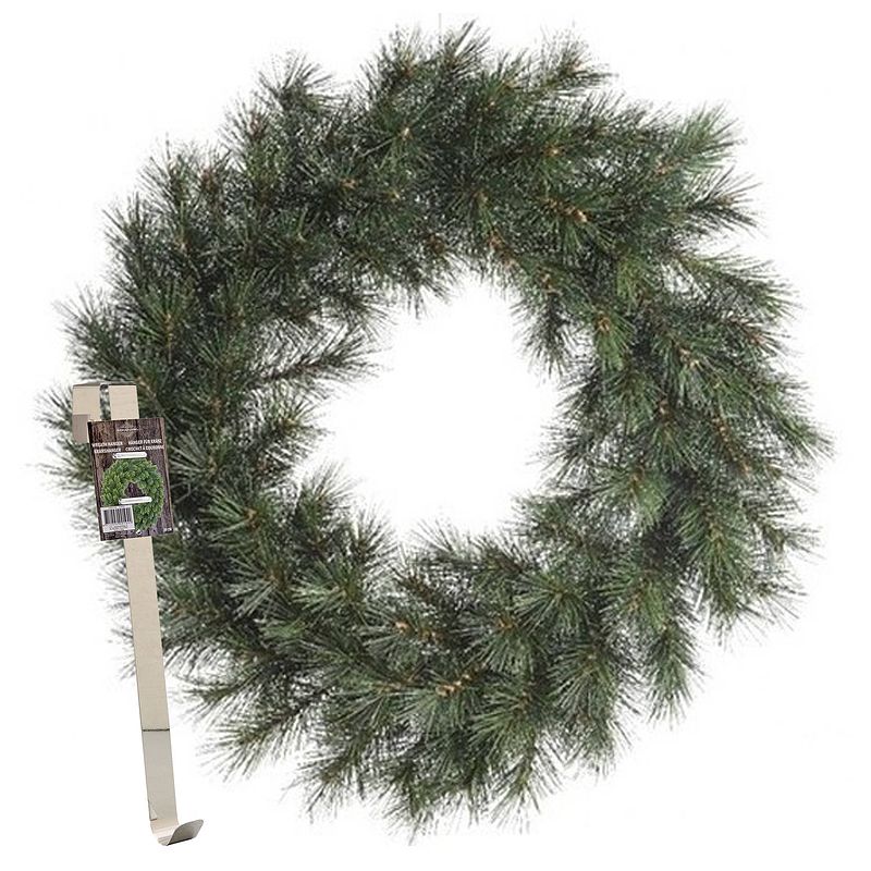 Foto van Kerstkrans 60 cm - groen - met messing zilveren hanger/ophanghaak - kerstversiering - kerstkransen