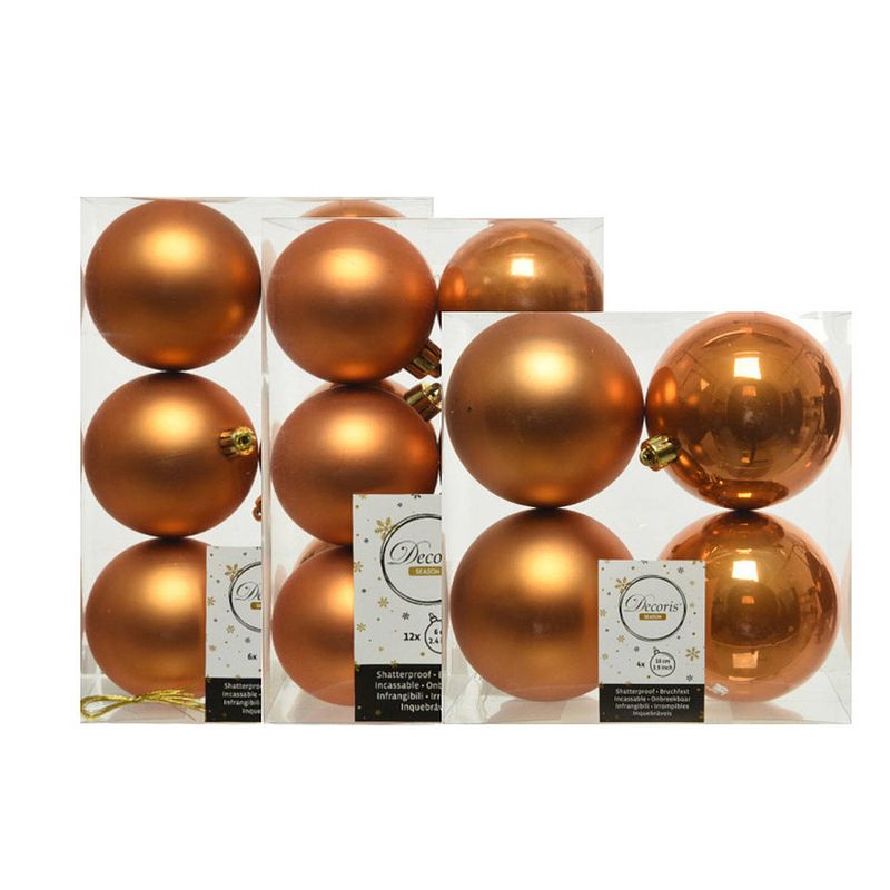 Foto van Kerstversiering kunststof kerstballen cognac bruin 6-8-10 cm pakket van 22x stuks - kerstbal