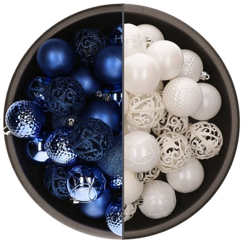 Foto van 74x stuks kunststof kerstballen mix van wit en kobalt blauw 6 cm - kerstbal