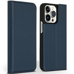 Foto van Accezz premium leather slim book case voor apple iphone 13 pro telefoonhoesje blauw