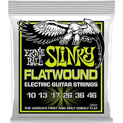 Foto van Ernie ball 2591 regular slinky flatwound 10 - 46 snarenset voor gitaar