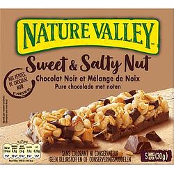 Foto van Nature valley sweet & salty nut pure chocolade met noten 5 x 30g bij jumbo