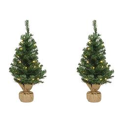 Foto van 2x kerst kerstbomen groen in jute zak met verlichting 60 cm - kunstkerstboom